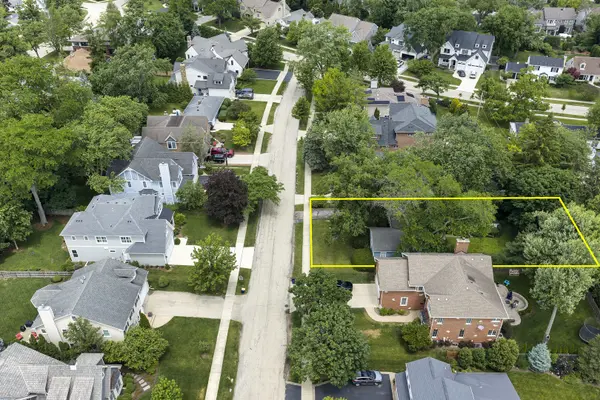 1125 Greenbriar LN, Northbrook, IL 60062