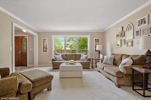 2 N Richmond CT, Lake Zurich, IL 60047