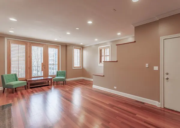 1126 W Fullerton AVE #2, Chicago, IL 60614