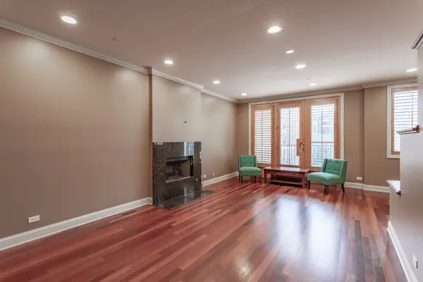 1126 W Fullerton AVE #2, Chicago, IL 60614