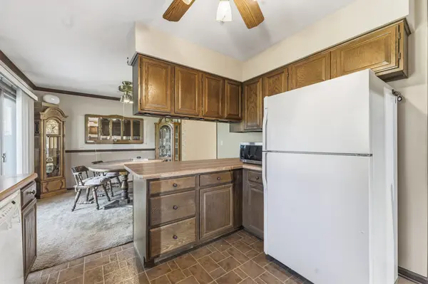 915 Carriage DR, Algonquin, IL 60102
