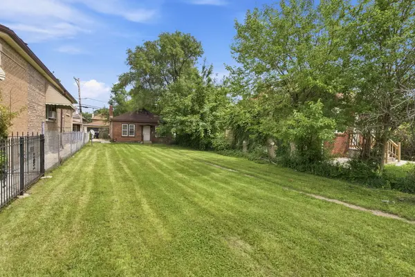 10215 S Aberdeen ST, Chicago, IL 60643
