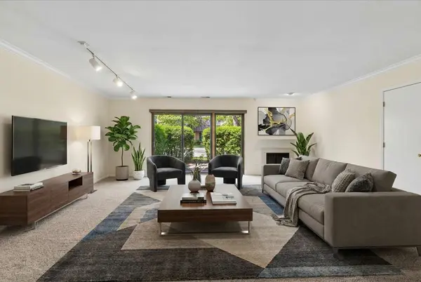 925 Spring Hill DR #102, Northbrook, IL 60062