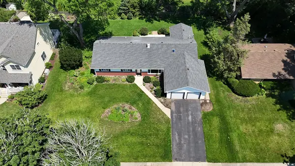 325 E Hawthorne BLVD, Wheaton, IL 60187