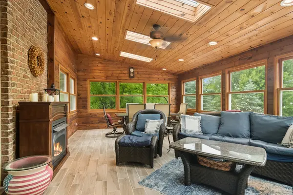 8 ROSE LN, Hawthorn Woods, IL 60047
