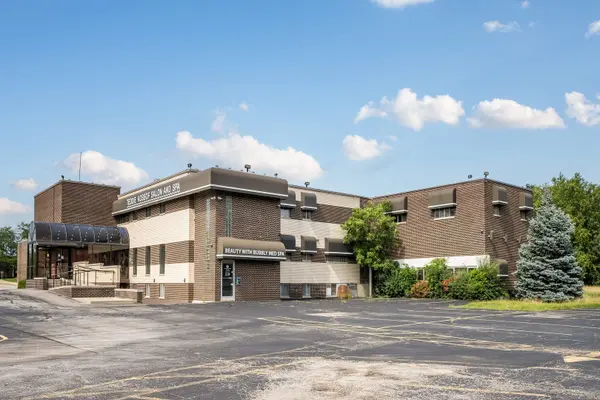281 Waukegan RD, Northfield, IL 60093
