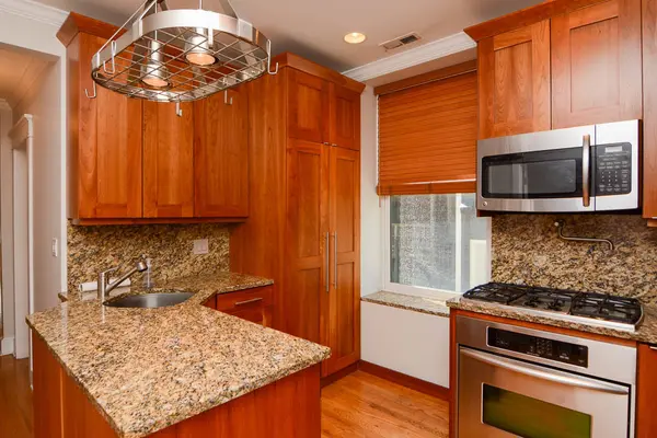 3614 N Bosworth AVE #1F, Chicago, IL 60613