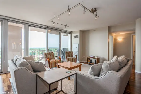 807 Davis ST #1501, Evanston, IL 60201