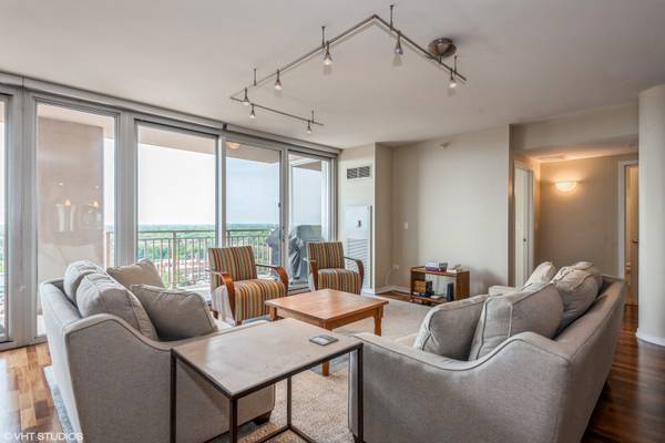 807 Davis ST #1501, Evanston, IL 60201