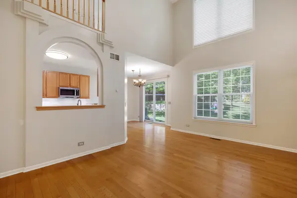 88 Fulbright LN, Schaumburg, IL 60194