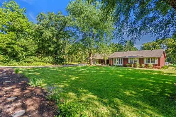 2102 Fogel RD, Mahomet, IL 61853