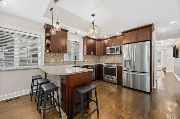 5755 S Nashville AVE, Chicago, IL 60638