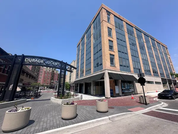 40 DuPage CT #203, Elgin, IL 60120
