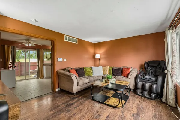 433 SALEM SQ #6, Bolingbrook, IL 60440