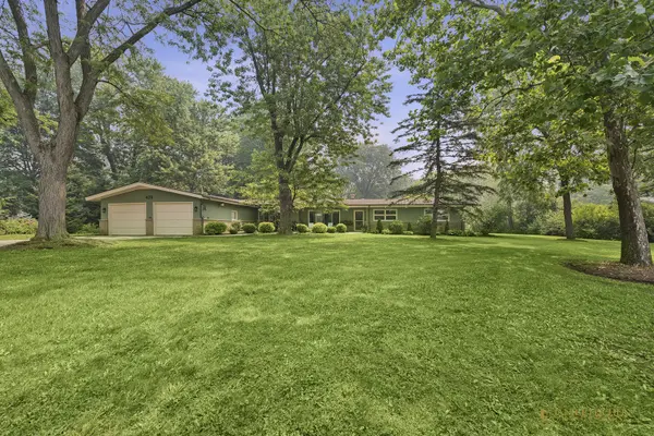 425 Greenwood LN,  Barrington,  IL 60010