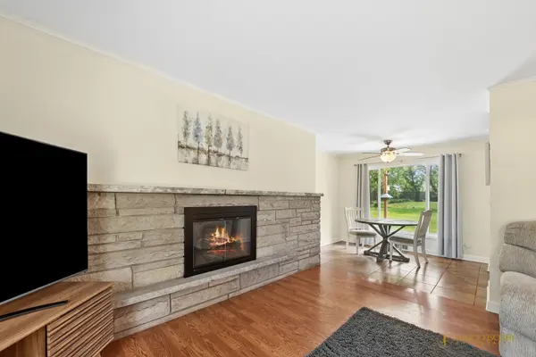 425 Greenwood LN, Barrington, IL 60010