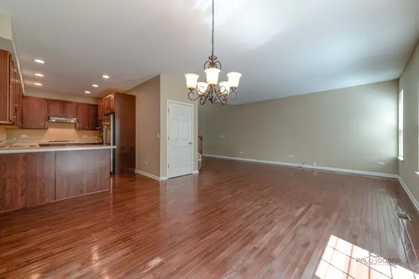 790 Oak Hollow RD, Crystal Lake, IL 60014