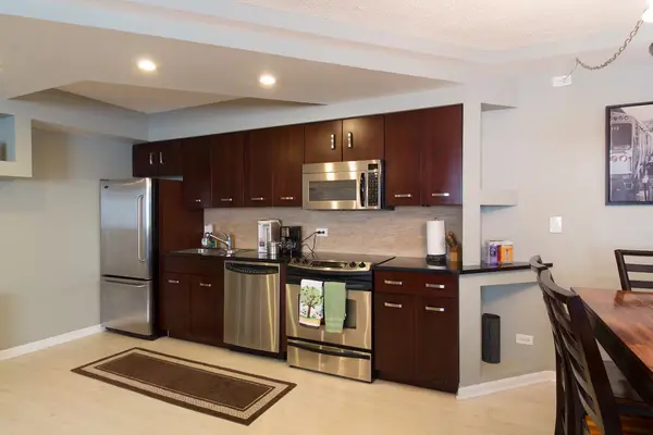 163 W Division ST #208, Chicago, IL 60610