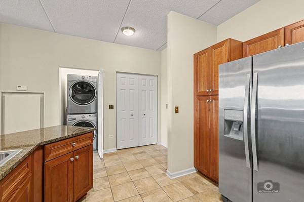 6420 Double Eagle DR #905, Woodridge, IL 60517
