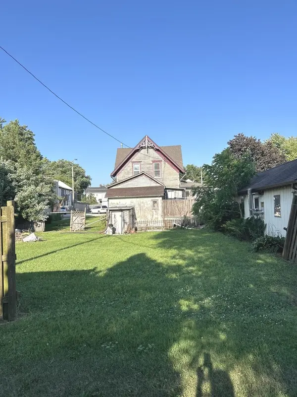 9905 Main ST, Hebron, IL 60034