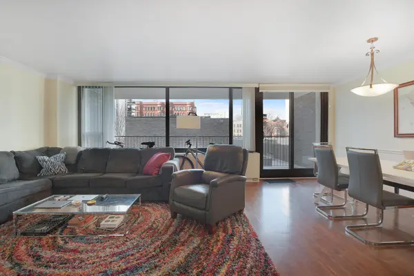 1555 N Sandburg TER #201, Chicago, IL 60610