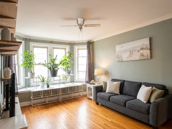 4834 W HENDERSON ST #2B, Chicago, IL 60641