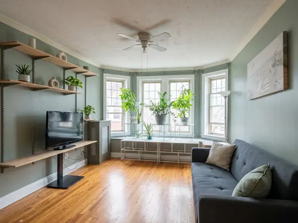 4834 W HENDERSON ST #2B, Chicago, IL 60641