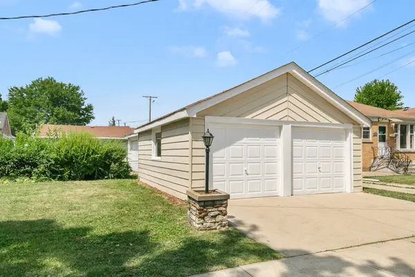 2263 S 14th AVE, North Riverside, IL 60546