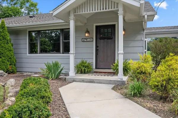 27W116 48th ST, Naperville, IL 60563