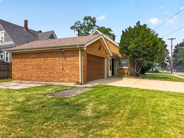 649 N Spring ST, Elgin, IL 60120