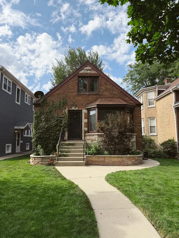 4921 W Catalpa AVE, Chicago, IL 60630