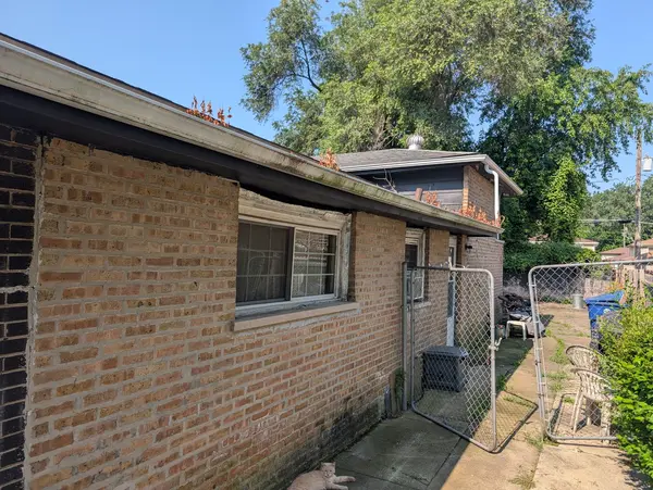 14226 S Marquette AVE, Burnham, IL 60633