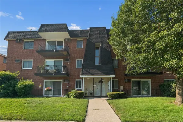 12850 Crestbrook CT #7, Crestwood, IL 60418