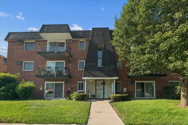 12850 Crestbrook CT #7, Crestwood, IL 60418