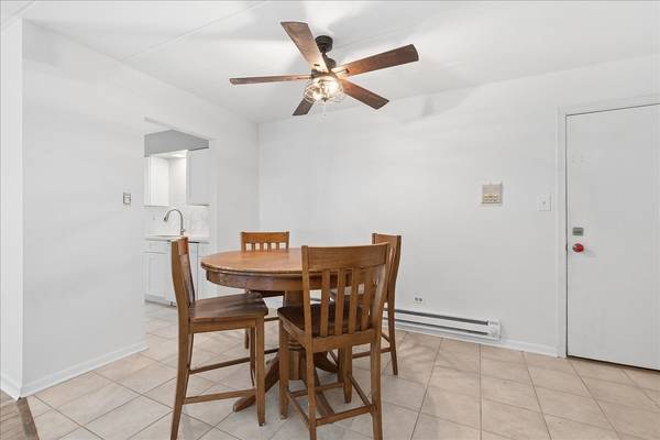 12850 Crestbrook CT #7, Crestwood, IL 60418