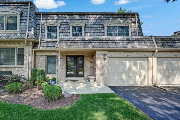 2S742 Avenue Cherbourg, Oak Brook, IL 60523