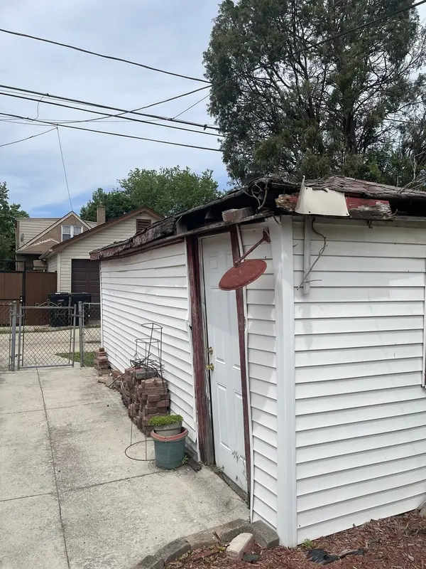 10216 S Calumet AVE, Chicago, IL 60628