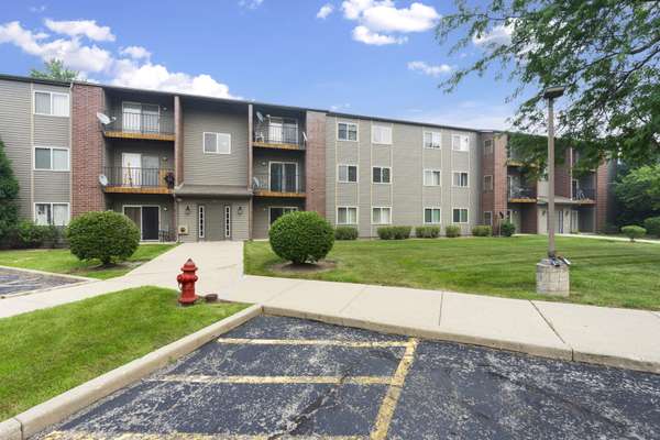 727 Elm LN #308, Woodstock, IL 60098