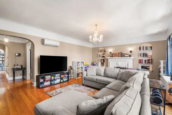 6209 N Mozart ST #3S, Chicago, IL 60659