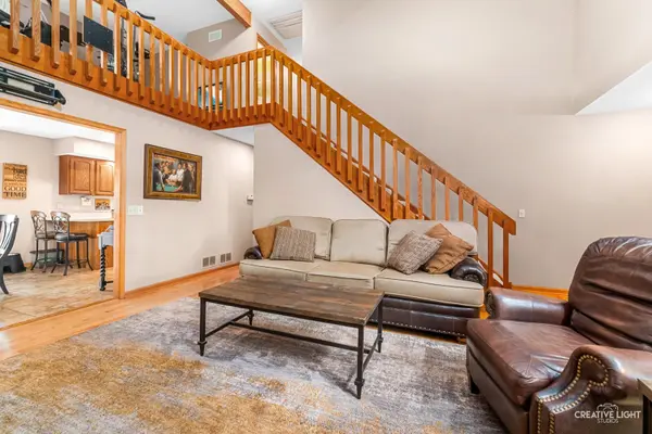 37W907 Bowes RD, Elgin, IL 60124
