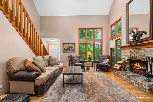 37W907 Bowes RD, Elgin, IL 60124