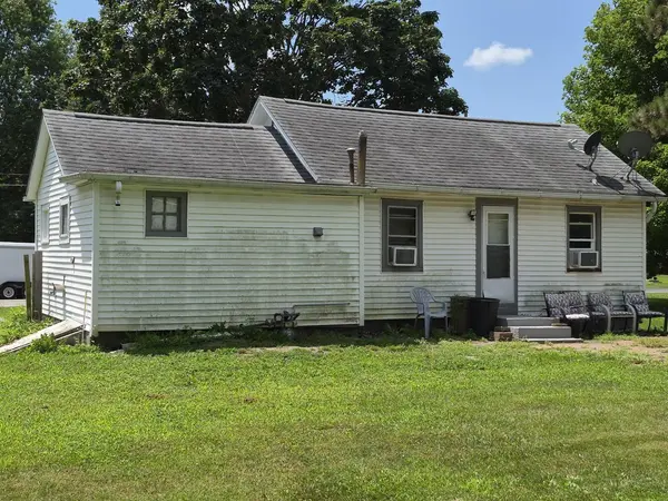1405 1405 1/2 S 19 AVE, Viola, IL 61486