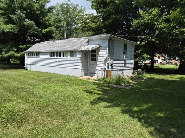 1405 1405 1/2 S 19 AVE, Viola, IL 61486