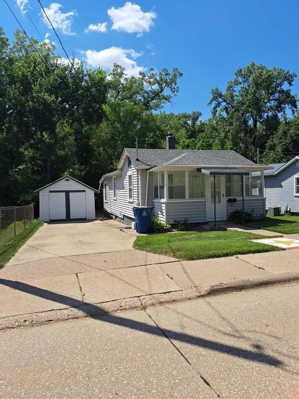 182 Hero ST, Silvis, IL 61282