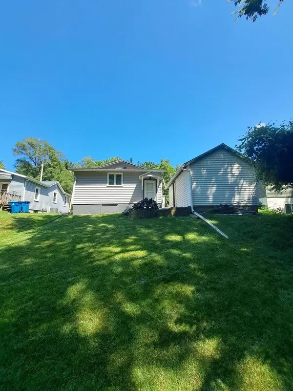 182 Hero ST, Silvis, IL 61282