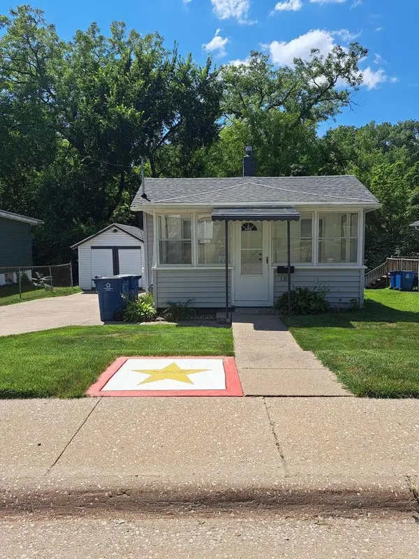 182 Hero ST, Silvis, IL 61282