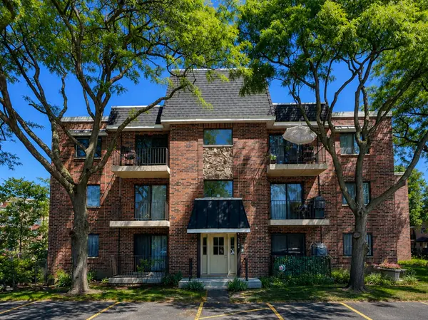 5408 Chateau DR #3, Rolling Meadows, IL 60008