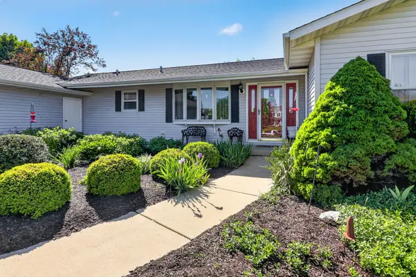 2039 Bernadette LN, Yorkville, IL 60560