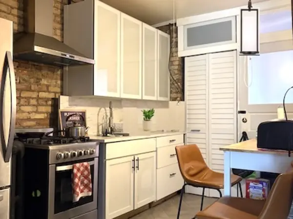 4954 W Patterson AVE #1, Chicago, IL 60641
