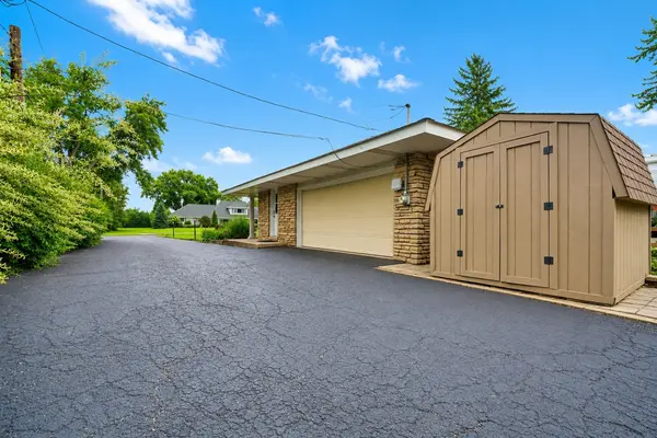 22W689 Elmwood DR, Glen Ellyn, IL 60137